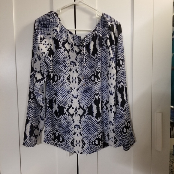 Worthington blue and white snake print medium top - Picture 2 of 5